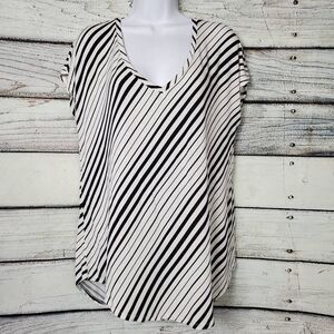 Maurices 24/7 Women’s Black White Diagonal Stripe Short Sleeve Tee Size Large